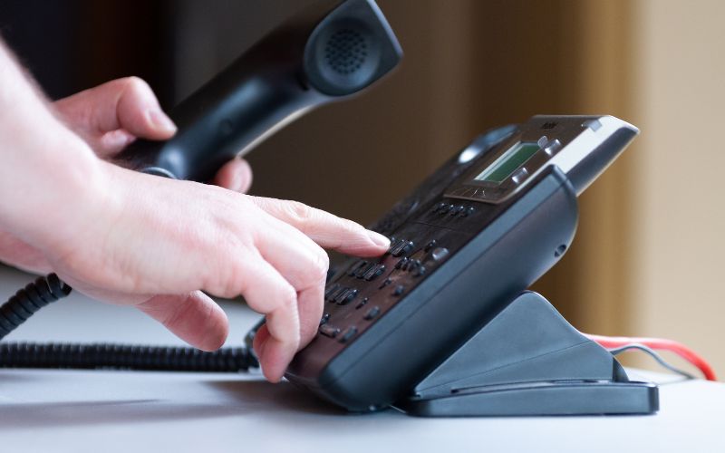 How Does a Phone Answering Service Work?