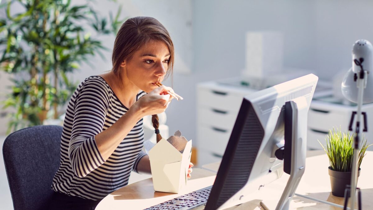 Unlock These 11 Benefits of Standing Desks